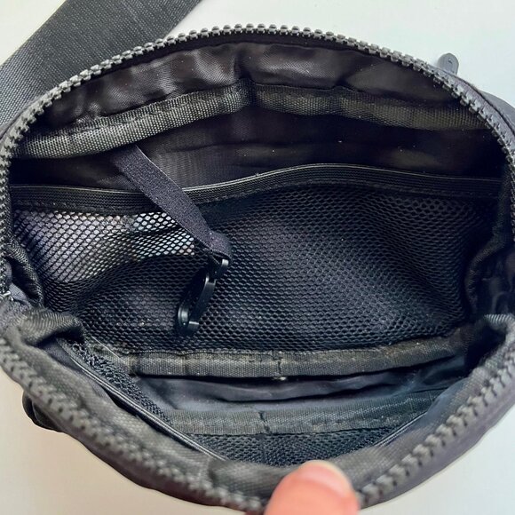 Lolë Belt Bag | Black - Picture 6 of 8